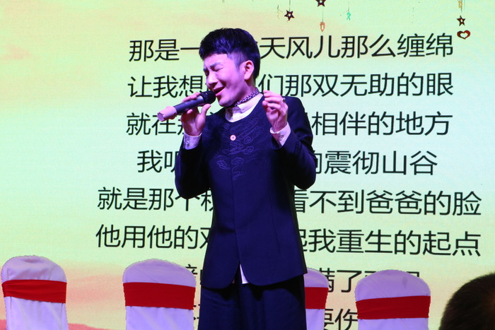 前央视少儿频道主持人柚子哥哥现场演唱《天亮了》前央视少儿频道主持